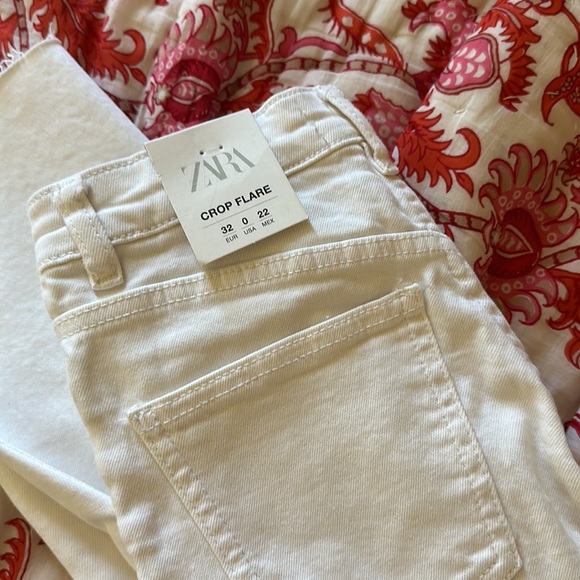 BNWT Zara TRF MID-RISE FLARE CROPPED JEANS - Picture 5 of 8